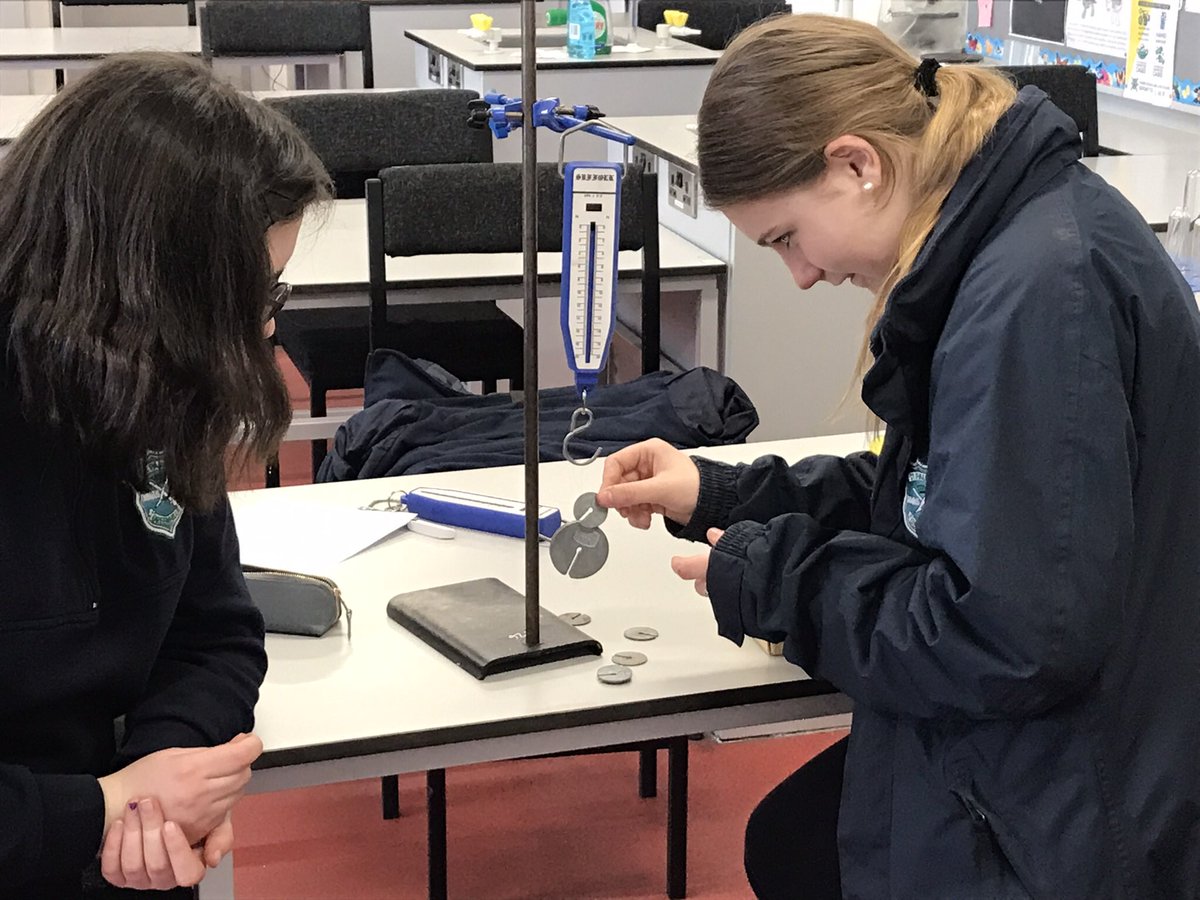 le_swashbuckler's tweet photo. A selection of photos from our after school. Tensile strength of hair, Forensics, transpiration in plants and more to come 👀 #Scienceclub @stpaulsg @stpaulsgscience #girlswhoscience https://t.co/BnlvCjeEKb