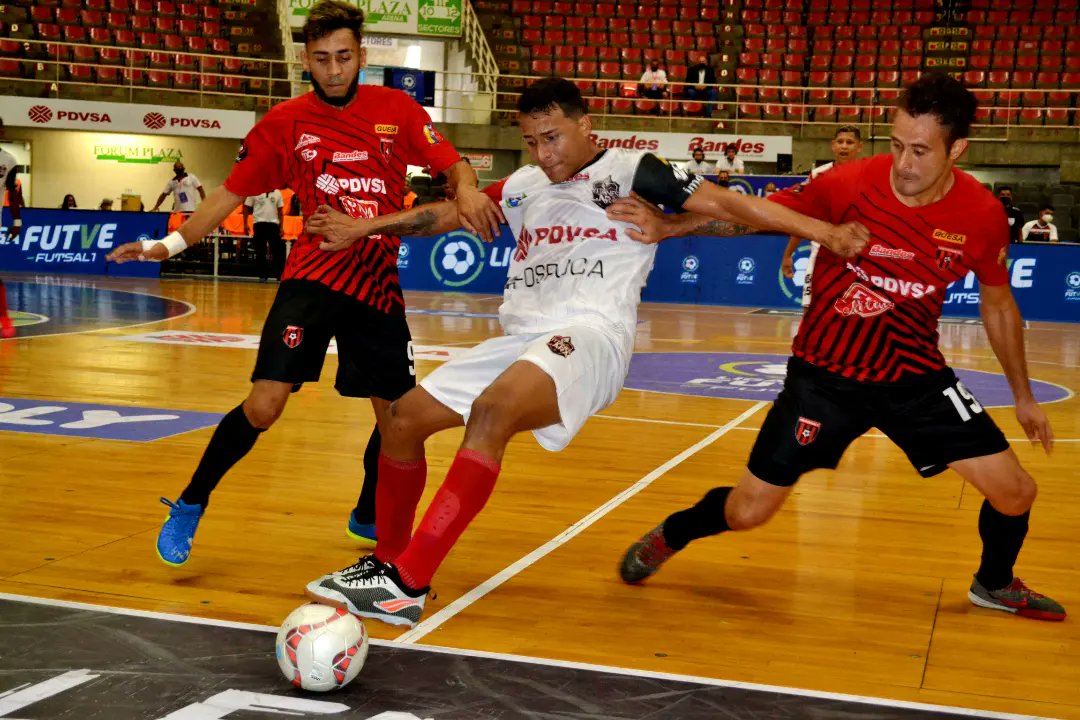 LigaFUTVESala's tweet photo. 👉 Observa las mejores fotografías que nos dejó la pasada #ligafutvefutsal1

#TalentoDeCalle
#VenezuelaEsFUTVE https://t.co/UeD5envJHX