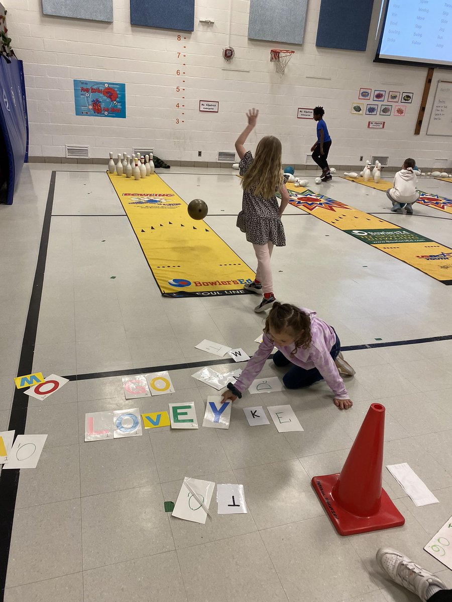 PEwithMsPlum's tweet photo. @RooseveltTigers loved playing spelling bee bowling 🎳 #LivoniaPride https://t.co/6xGjzq1KNQ