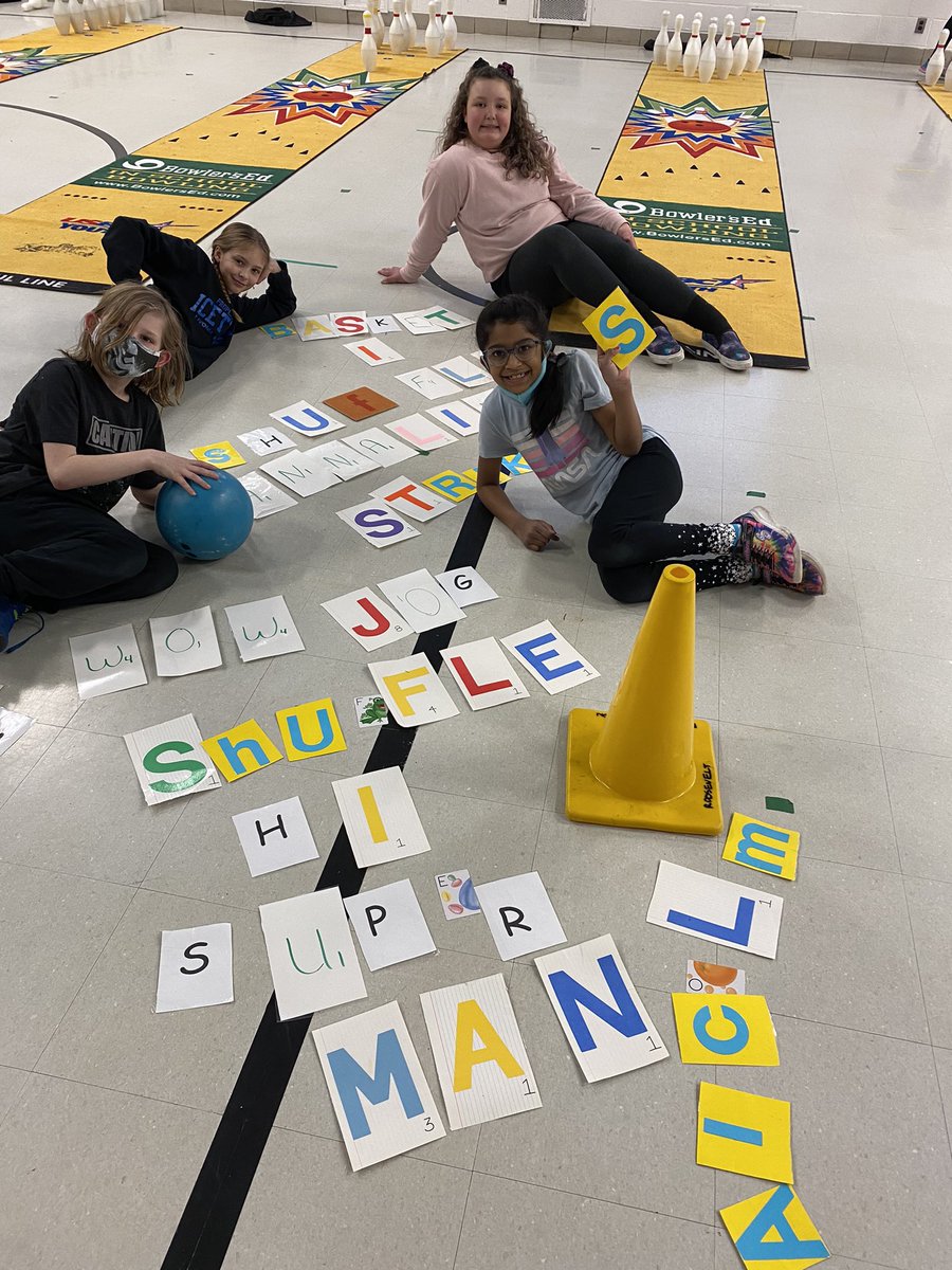 PEwithMsPlum's tweet photo. @RooseveltTigers loved playing spelling bee bowling 🎳 #LivoniaPride https://t.co/6xGjzq1KNQ