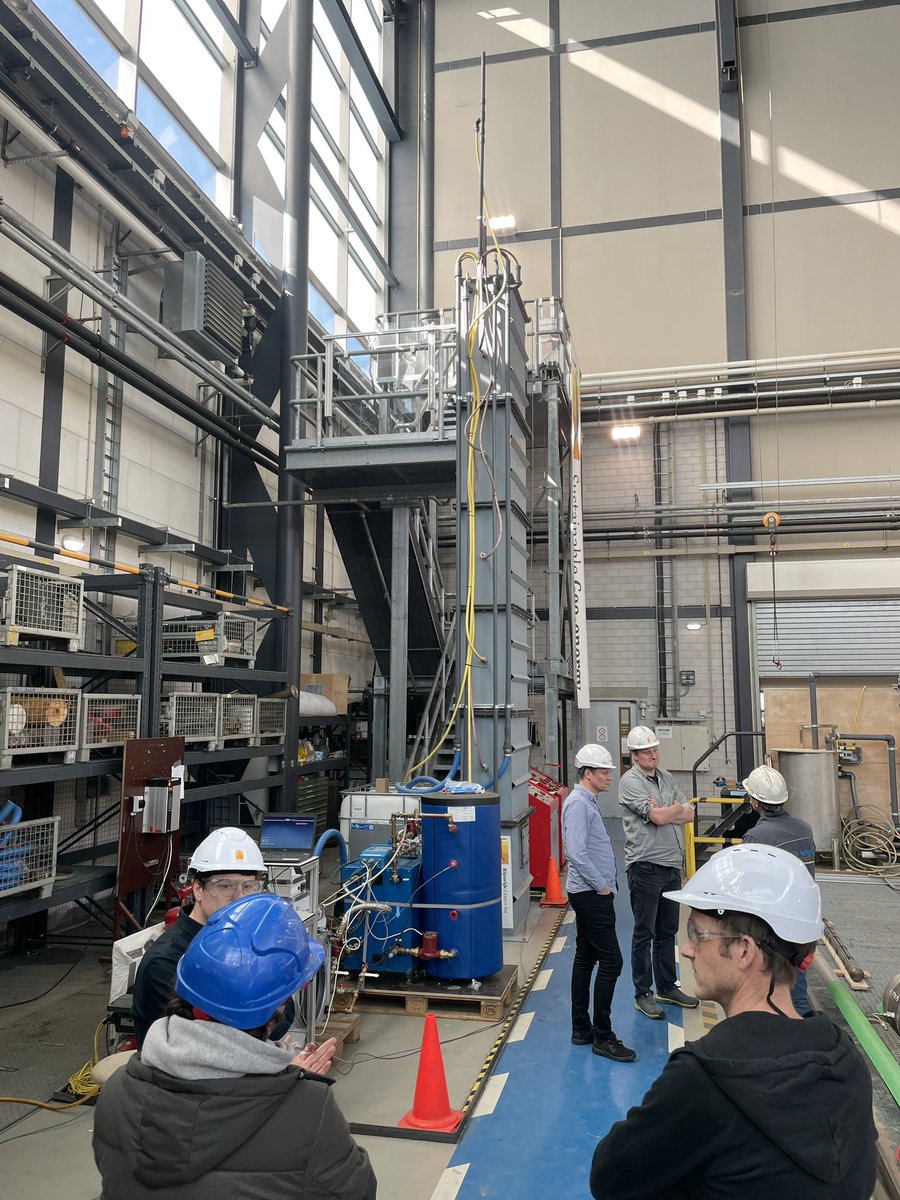 MarcoSteek's tweet photo. Presentatie van de eerste resultaten van #ecowell en @TNO_Research bij #RCSG in #rijswijk  #EnergyCave over hun succesvolle proef voor een ondiepe (ca15 m) boring voor duurzame bodembron voor verwarming woningen. Kosten kunnen omlaag! Meer info: https://t.co/Cze9C3oCvn https://t.co/qT0bGRbOJB