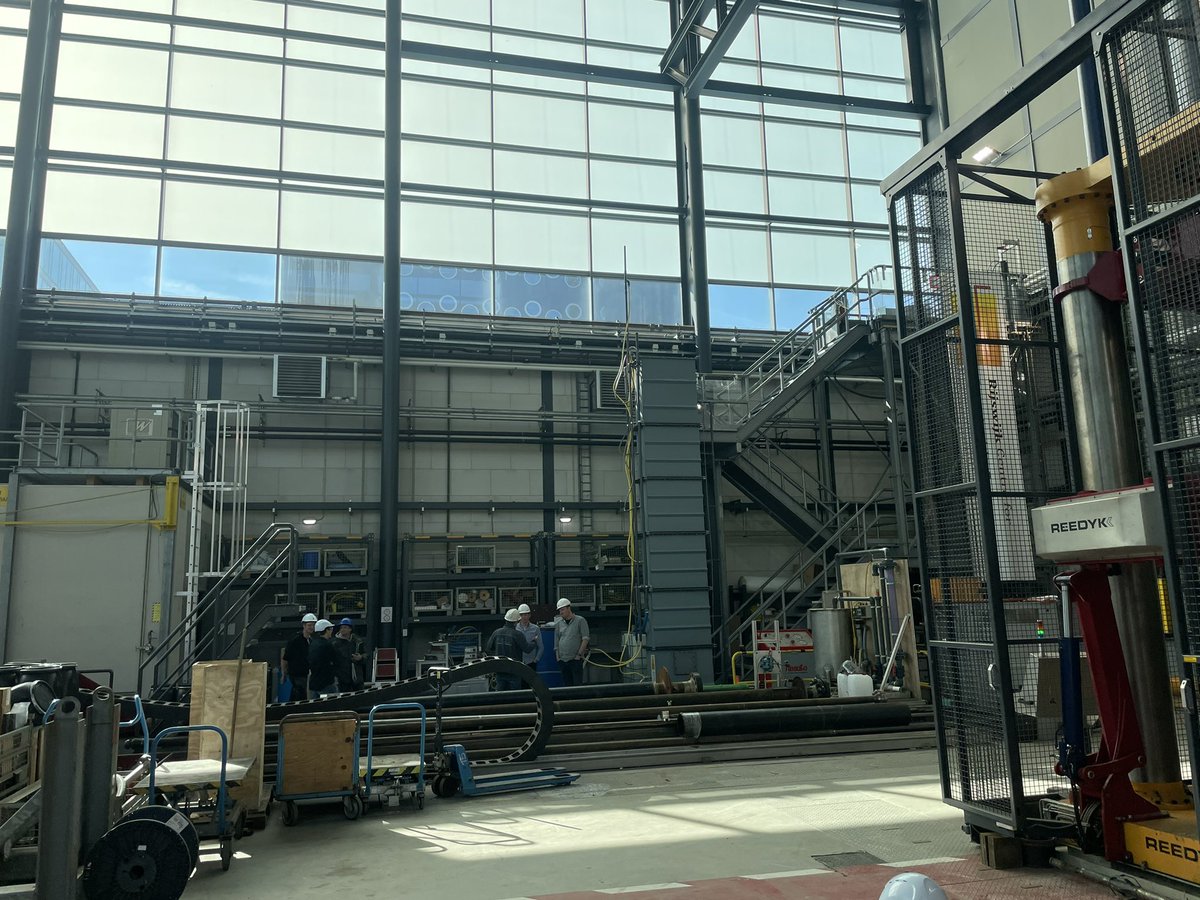 MarcoSteek's tweet photo. Presentatie van de eerste resultaten van #ecowell en @TNO_Research bij #RCSG in #rijswijk  #EnergyCave over hun succesvolle proef voor een ondiepe (ca15 m) boring voor duurzame bodembron voor verwarming woningen. Kosten kunnen omlaag! Meer info: https://t.co/Cze9C3oCvn https://t.co/qT0bGRbOJB