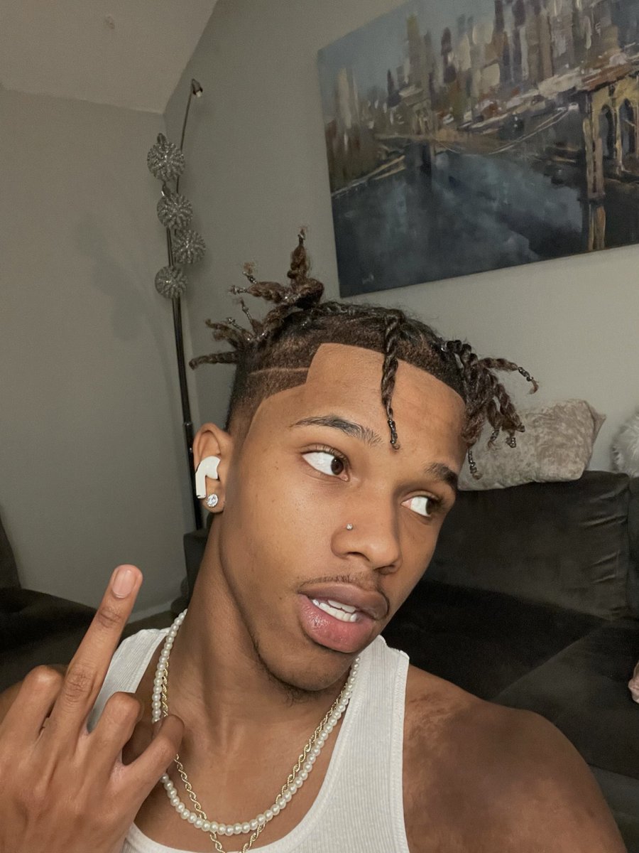 notkamron's tweet photo. 🤍🖕🏾 https://t.co/a1wIZc4nJy