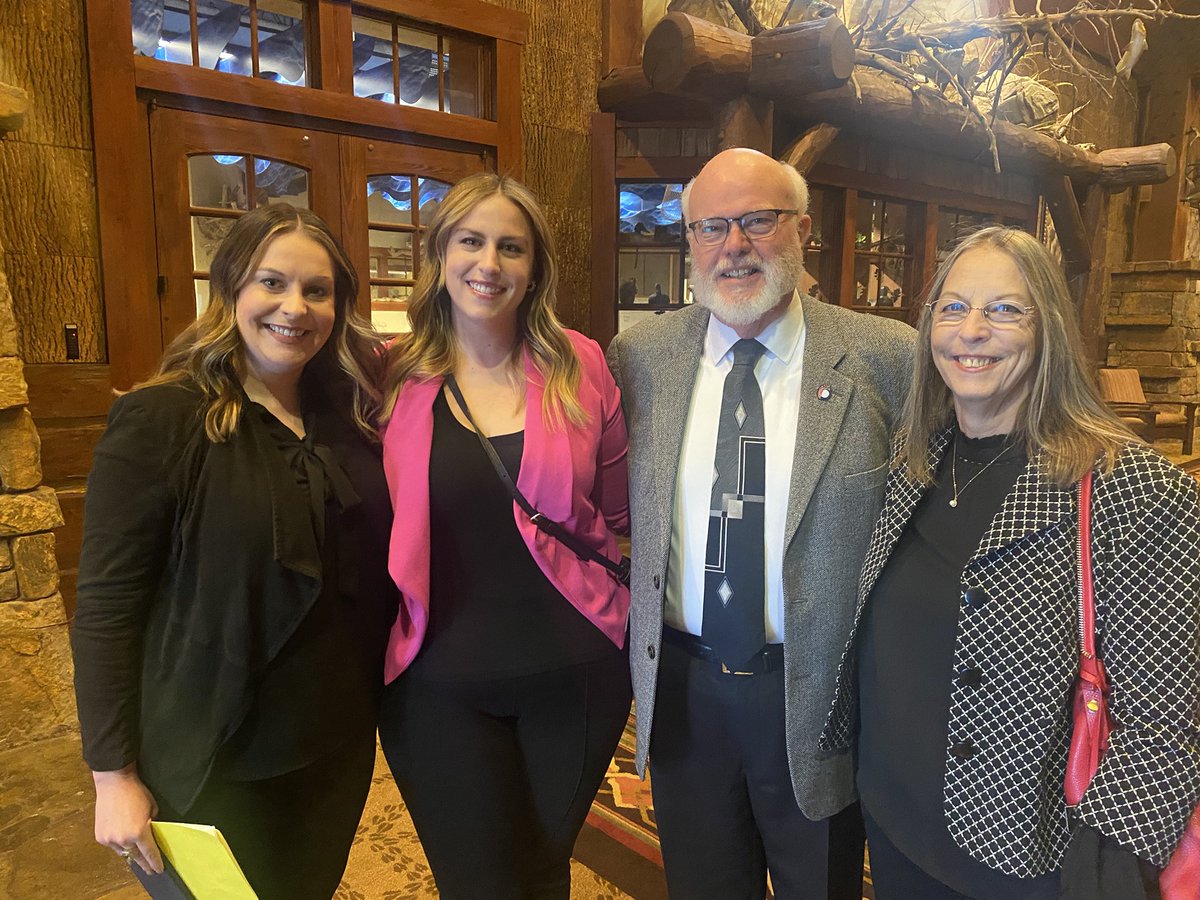 ClifSmart's tweet image. Congrats @AndersonRachelM on receiving the Virginia Fry Rising Star Award. Fun to celebrate her success today at the Athena Award Luncheon.