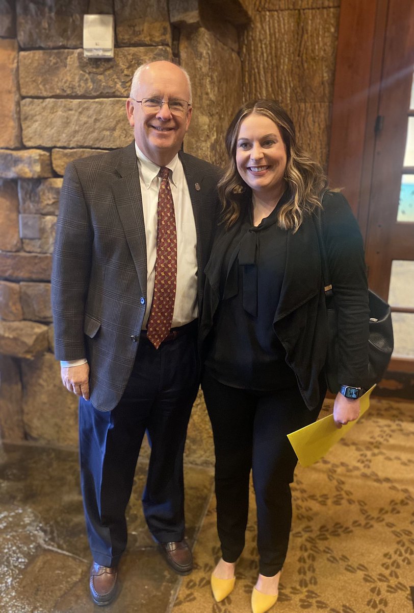 ClifSmart's tweet image. Congrats @AndersonRachelM on receiving the Virginia Fry Rising Star Award. Fun to celebrate her success today at the Athena Award Luncheon.