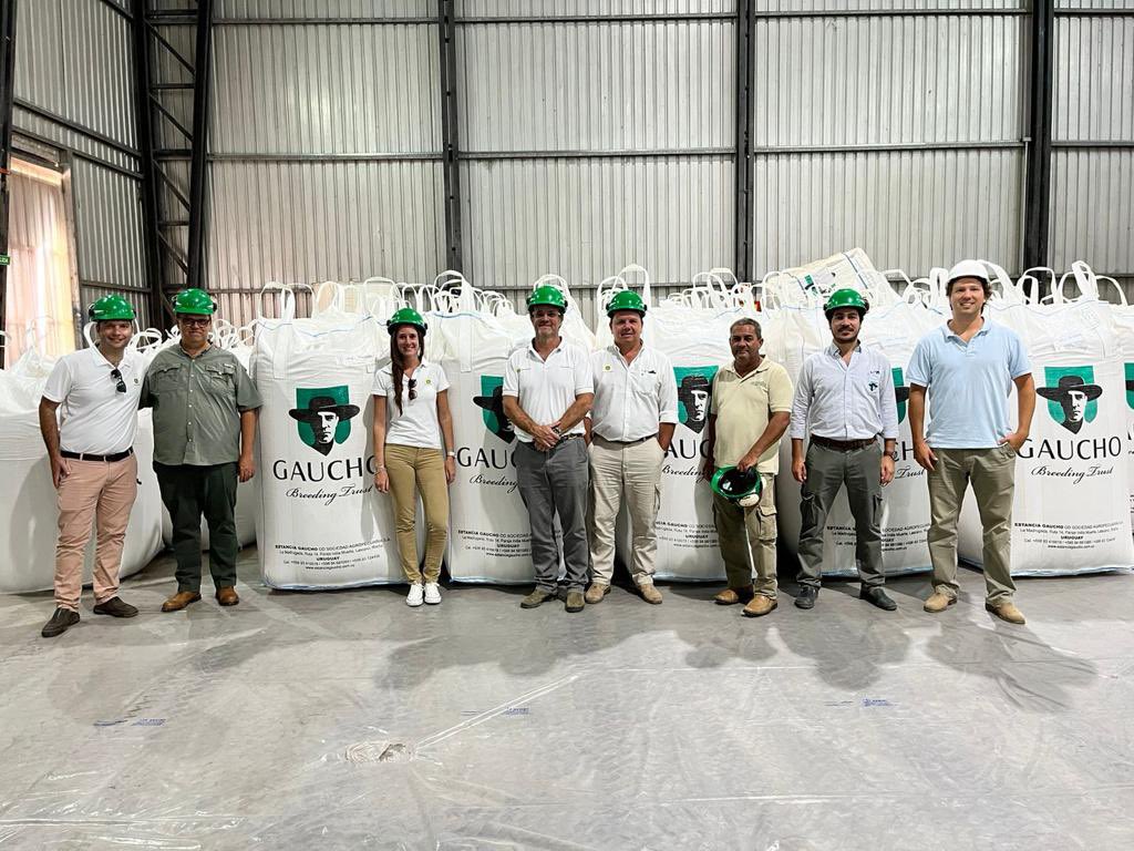AlvaroVenturini's tweet photo. Muchas gracias #EG por recibirnos , excelente jornada #johndeere @hectorolanocom1 @CattiTito @Interagrovial https://t.co/92KfYxHHMO