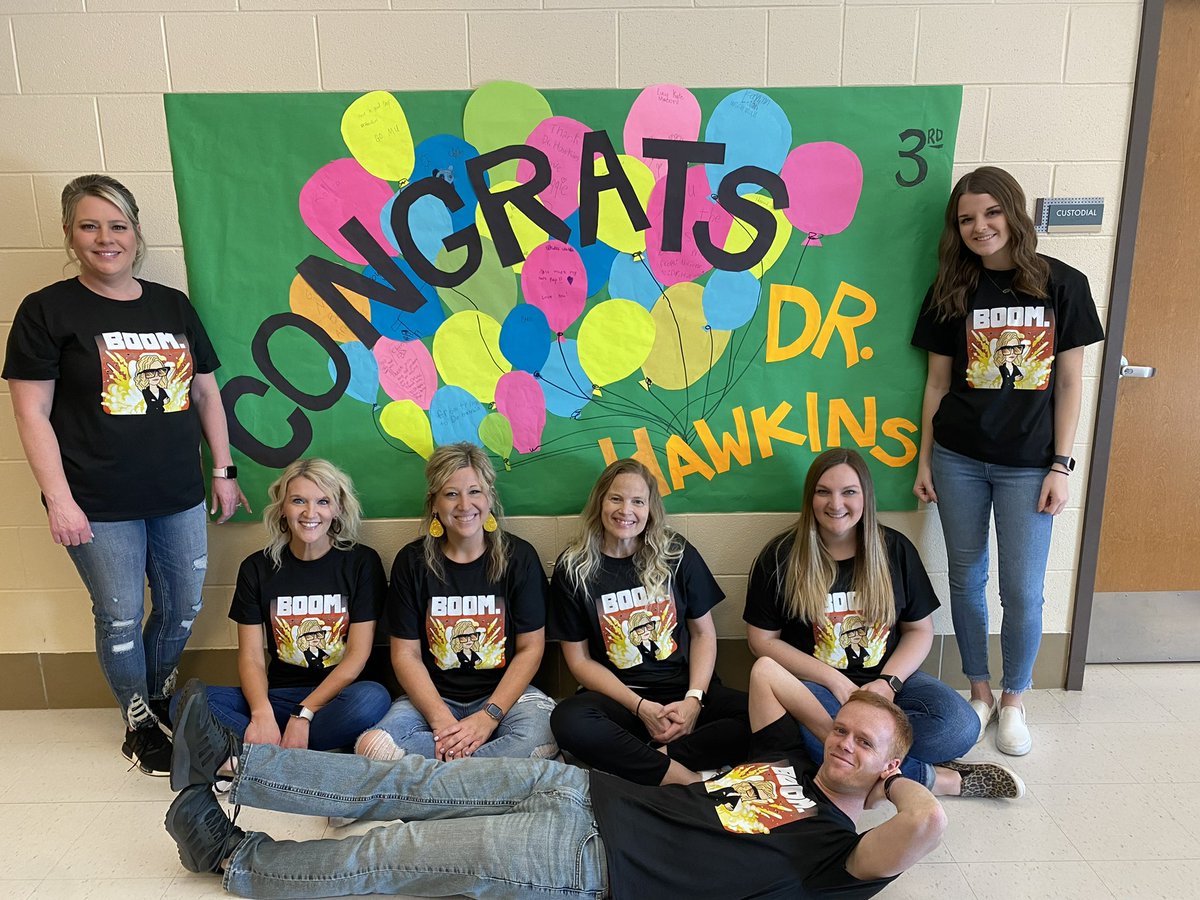 AprilHawkins14's tweet photo. In the words of a child, “Big hair &amp; cool nails” for Dr. Hawkins! Haha loved the fun @buchelem! Boom! 💣 https://t.co/rth4HFqbda