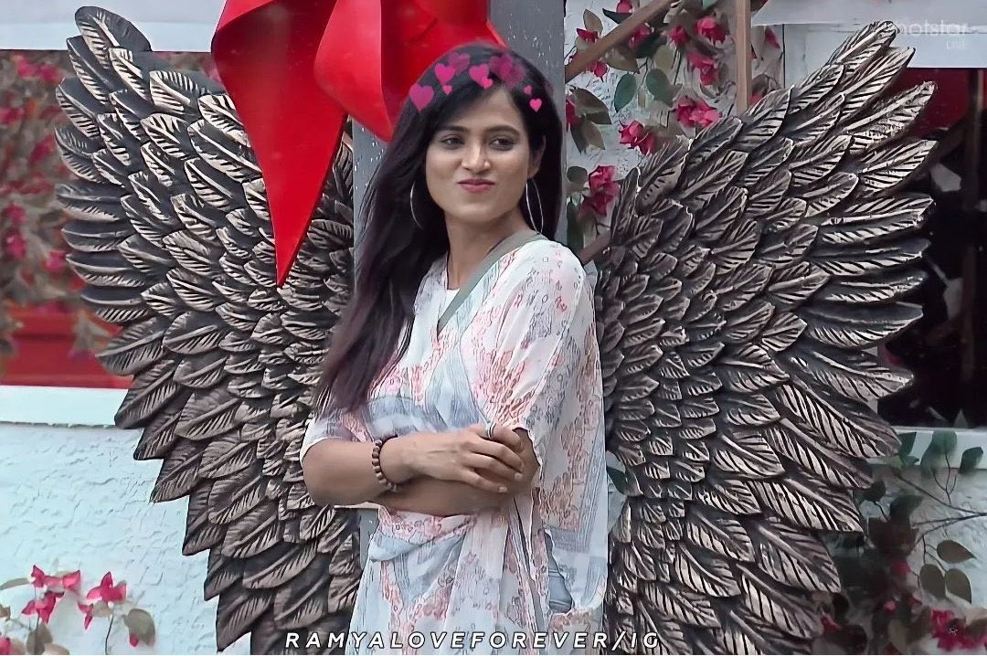 RamyapandianW's tweet photo. #RamyaPandian 

Tis girl is really winng so many hearts on d very first day 👏🏻
Much needed appreciation Girl 🤩
#BBUltimateTamil #BBUltimate #BiggBossTamil #RamyaPandian𓃵 https://t.co/U4DXruqA0V