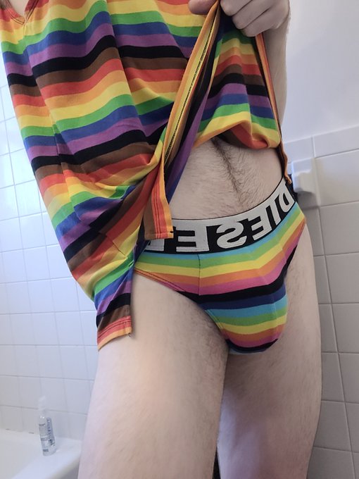 1 pic. Rainbows on rainbows~ https://t.co/w5TJvYIY1M