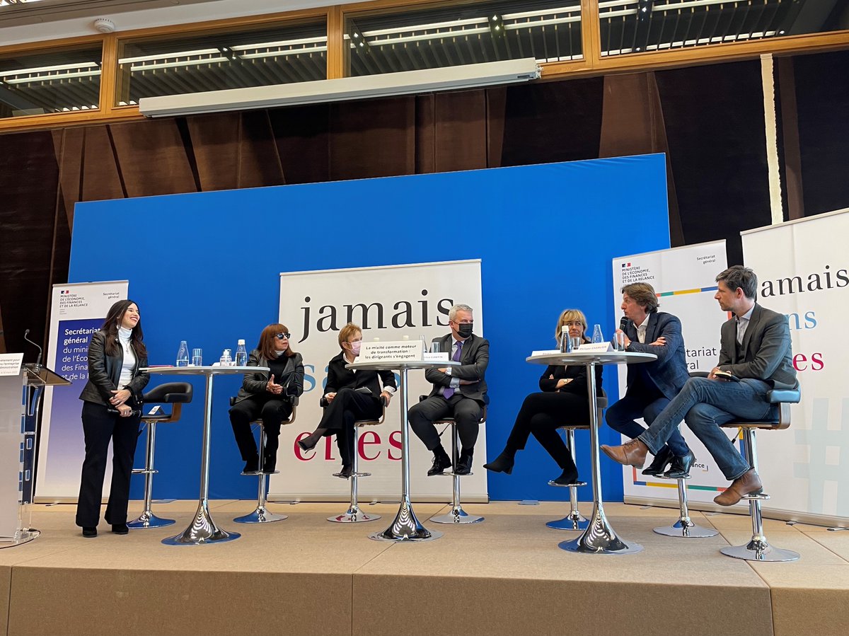 BertrandCizeau's tweet photo. En 2019, @BNPParibas était la 1ère entreprise du CAC 40, signataire de la charte @JamaisSansElles.
2 ans après, nous dressons le bilan avec Brice Cantin, Secrétaire Gal adjoint @Economie_Gouv, @tfsalomon, @LaurenceParisot, Agnès Vande Walle @microsoftfrance et @MurielDomenach https://t.co/54mt2lgH6d