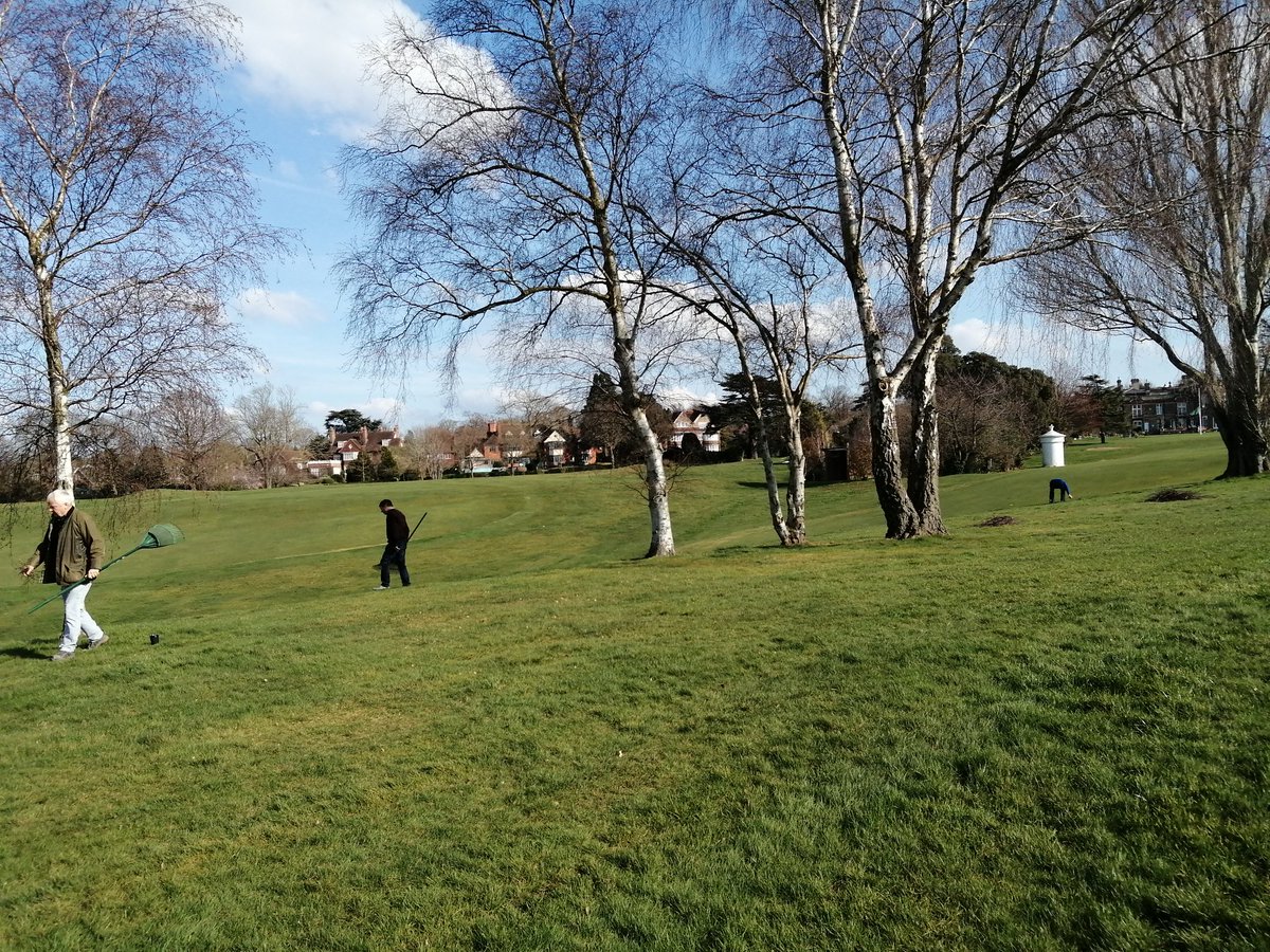 RussellBainHGK's tweet photo. Thanks to the members of @chislehurstgolf who gave up a couple of hours of their time this afternoon to help tidy the course up after recent high winds. https://t.co/gCyhb8GkC0