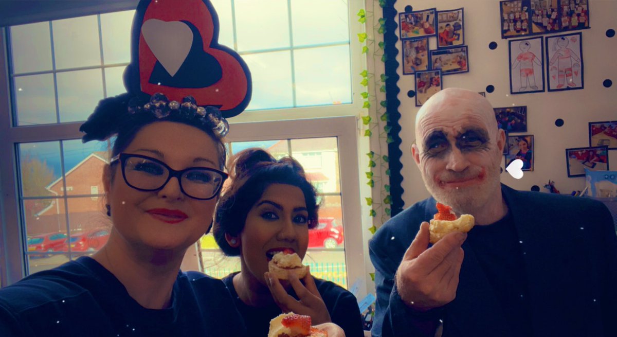 BubsyTownhill's tweet photo. #tcsyear4 loved their ‘Alice in Wonderland’ themed tea party. #TCSLLC #TCSHW #WorldBookDay https://t.co/t3zrs32SbU