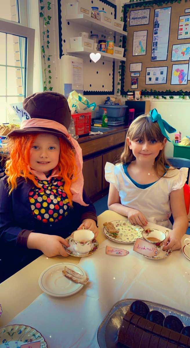 BubsyTownhill's tweet photo. #tcsyear4 loved their ‘Alice in Wonderland’ themed tea party. #TCSLLC #TCSHW #WorldBookDay https://t.co/t3zrs32SbU