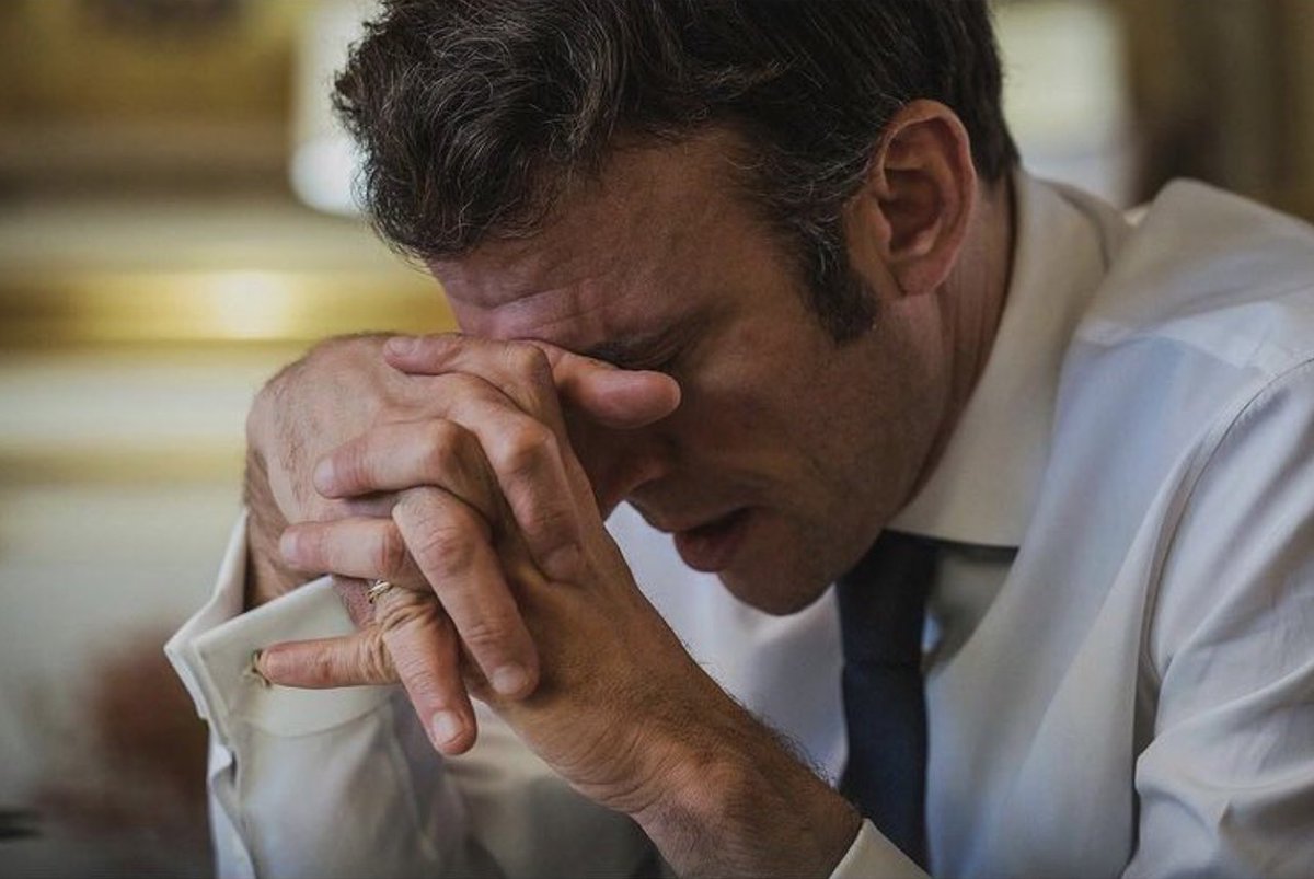 elmundotoday's tweet photo. Macron admite que habló durante una hora con Florentino Pérez pero no logró evitar la derrota del PSG: https://t.co/zHZHFgP3z4 https://t.co/V2PUFXRPUB