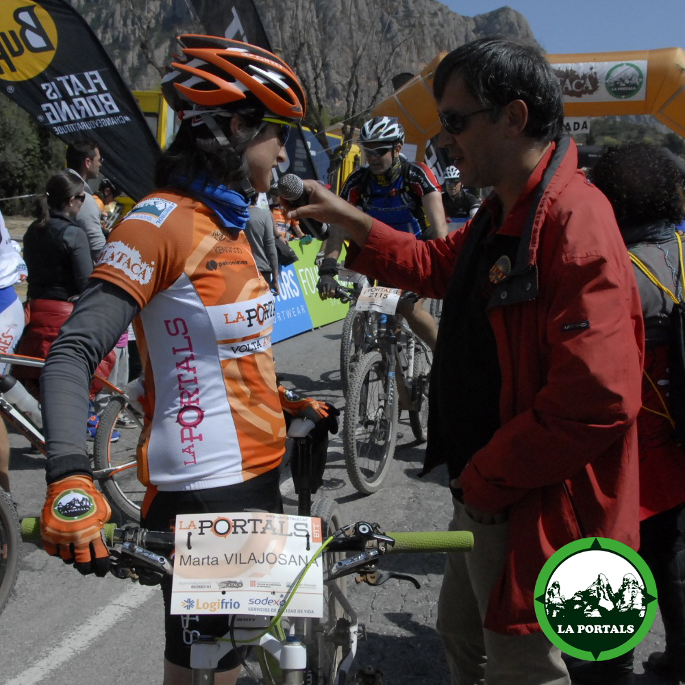 RECORDANT LA PORTALS 🚵
Guanyadora d’una etapa del Giro d’Itàlia femení 2006, Olímpica a Beijing 2008, campiona d’Espanya 2009. Marta Vilajosana va ser la nostra homenatjada a la 6ª edició de La Portals. Fidel a la nostra marxa des de sempre, gràcies per ser com ets Marta!