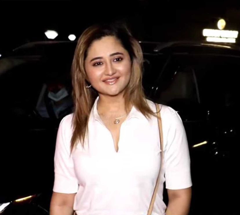 LoverRashmi's tweet photo. Hayee koi itna cute kaise ho sakta💕😍💘 #RashamiDesai @TheRashamiDesai https://t.co/MLiEoJaQC0