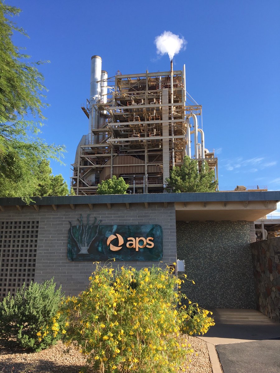 apsFYI's tweet image. #TBT to the old steamer units at the Ocotillo power plant in Tempe. They were recently replaced with quick-start units designed to deliver you reliable energy on the hottest and coldest days . Check out the second picture ➡ to see one of the new units.