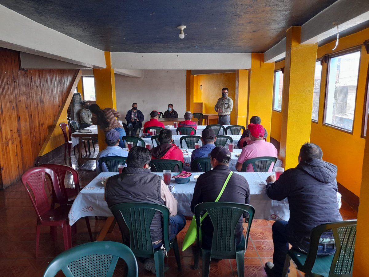 inabguatemala's tweet photo. Con la práctica en construcción de líneas de defensa, control y liquidación de incendios, finalizó taller de Técnicas Básicas para Control de #IncendiosForestales, en el bosque municipal Aldea #Tompac #NuevoHorizonte, #Tacaná, #SanMarcos. https://t.co/jjHYshCrMJ