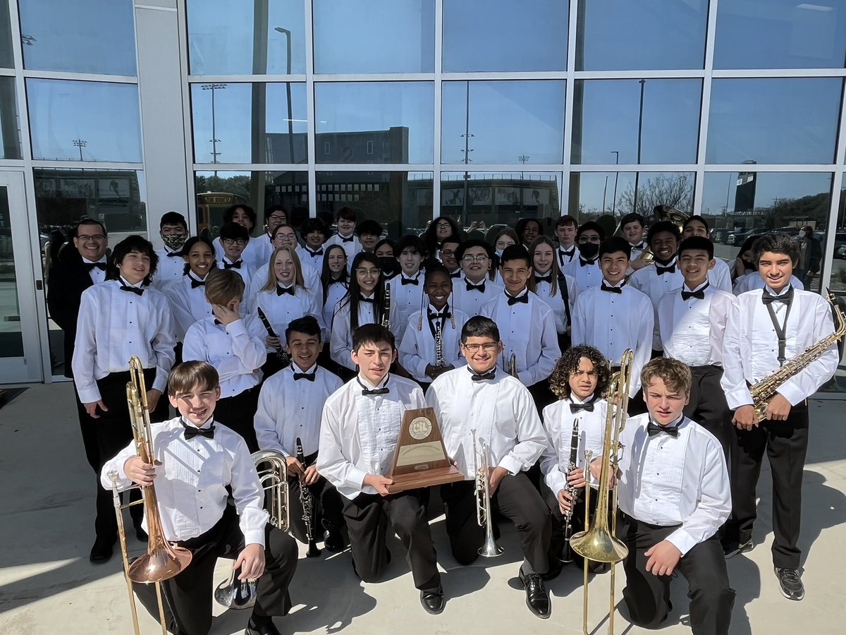 maestrotelles's tweet photo. Wow! @AJBriesemeister &amp; @JimBarnesMS bands represented @SeguinISD well and made some history!! All 4 bands not only received UIL Sweepstakes but it was UNANIMOUS by ALL judges! First time in at least 15 years! Future is BRIGHT for the @MatadorBandSHS! #1Town1Sound #MatadorProud https://t.co/0zO8NwpIPX