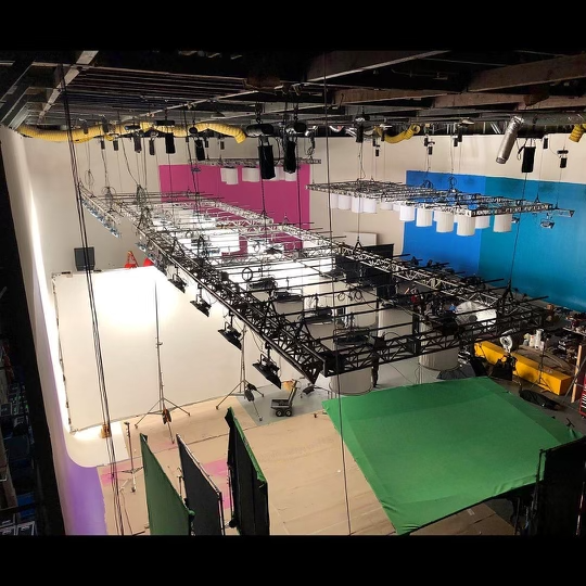 Raleigh_Studios's tweet photo. Target commercial shoot with DP
Santiago Gonzalez
#iatselocal80 #griprigs #showrig #commercial #raleighstudioshollywood #filmcrew https://t.co/lbdli8N6vR