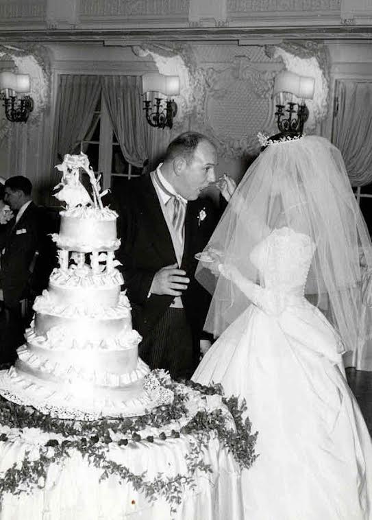 BlackstoneHotel's tweet image. Weddings are our specialty, with over 100 years of celebrations under our belt. Become a part our history and let us help make your wedding pure magic. Learn more at the link in our bio.