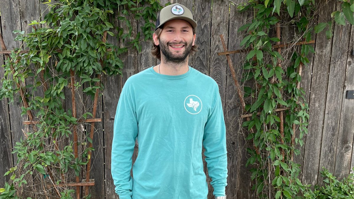 txogshop's tweet photo. This long-sleeve t-shirt is the perfect shirt to wear as we transition into spring.🌼  Get one here: https://t.co/l4BIkjVKZD  #Texas #LongSleeve #ComfortWash #ComfortClothes #Apparel #TexasOriginal https://t.co/Mi0EsCof81