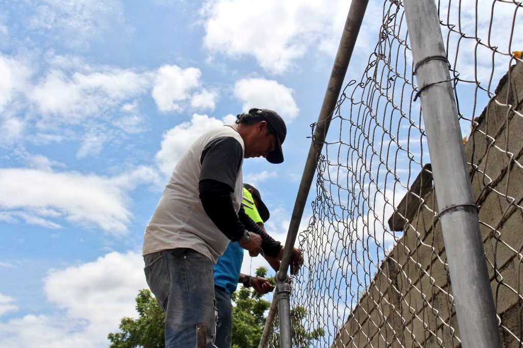johanitakenpo's tweet photo. #10Mar Mediante el plan de gestión #YoDefiendoHaciendo y gracias a la articulación con @inademar, estamos llevando a cabo trabajos de rehabilitación y embellecimiento de la cancha deportiva de la comunidad El Tierral de la parroquia Alfredo Pacheco Miranda #MujeresEnCiencia https://t.co/i2lUxIp7VH