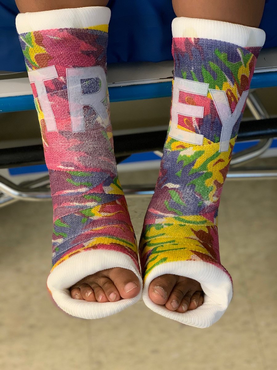 UHRainbowBabies's tweet photo. The hospital can be scary for young patients. That's why UH Rainbow physicians, like Dr. Christina Hardesty, take steps to help children feel at home. Check out these custom casts Dr. Hardesty helps create, adding each child's personality to the recovery process. #ThisIsRainbow https://t.co/Asak7QgW1R