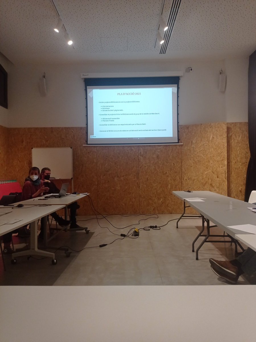 Estem al consell d'equipament del Centre Cívic Vázquez Montalbán i la Biblioteca Josep Miracle. 

Seguim treballant per omplir de vida els equipaments i espais del barri