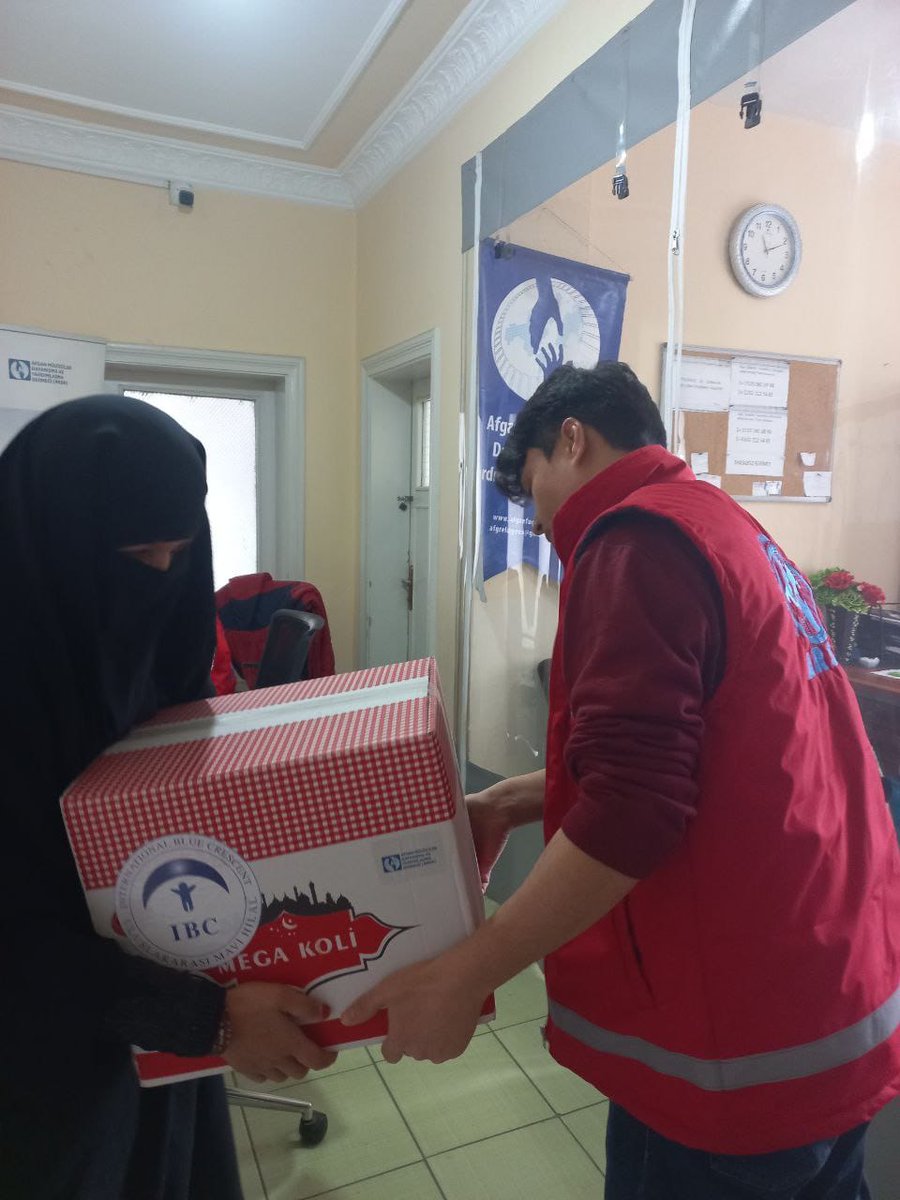 arsa_org's tweet photo. ARSA (@arsa_org), with the support of @IBC_TR, has provided different assistance to 850 families who are living in Kayseri city of #Turkey:

- 500 families, food kit
- 300 children, winter clothing
- 40 families, heating materials
- 10 families, two months house rent https://t.co/tK9hezKtu3