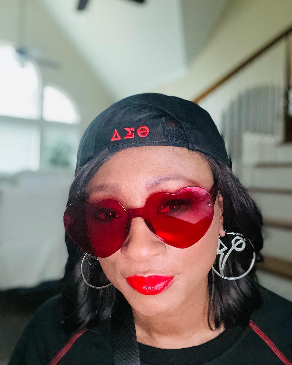 OctaviaNews's tweet photo. Happy Sisterhood Month! Delta down from head to toe! So what do I do on a rainy Thursday afternoon? Go through my Delta Box items&amp; have a mini solo fashion show! Can’t wait to wear this outside! Thanks @deardelta1913! Oh to be a Delta Girl!🔺🐘❤️ #DeltaBox #DeltaStyle  #LoveMyDST https://t.co/yfczRmFKW8