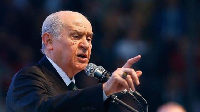 CagriUnel's tweet photo. "CHP Genel Başkanı Kılıçdaroğlu’nun Diyarbakır ziyareti, yaşanan ibretlik sahneleri, yapılan ilkesiz açıklamaları, bölücülüğün CHP bünyesine nasıl tutunduğunu belgelemiş, resmetmiş ve teyit etmiştir."

MHP lideri Devlet Bahçeli'den Kılıçdaroğlu'na tepki.

https://t.co/15BMvk7YZ8 https://t.co/YV5IFksknV