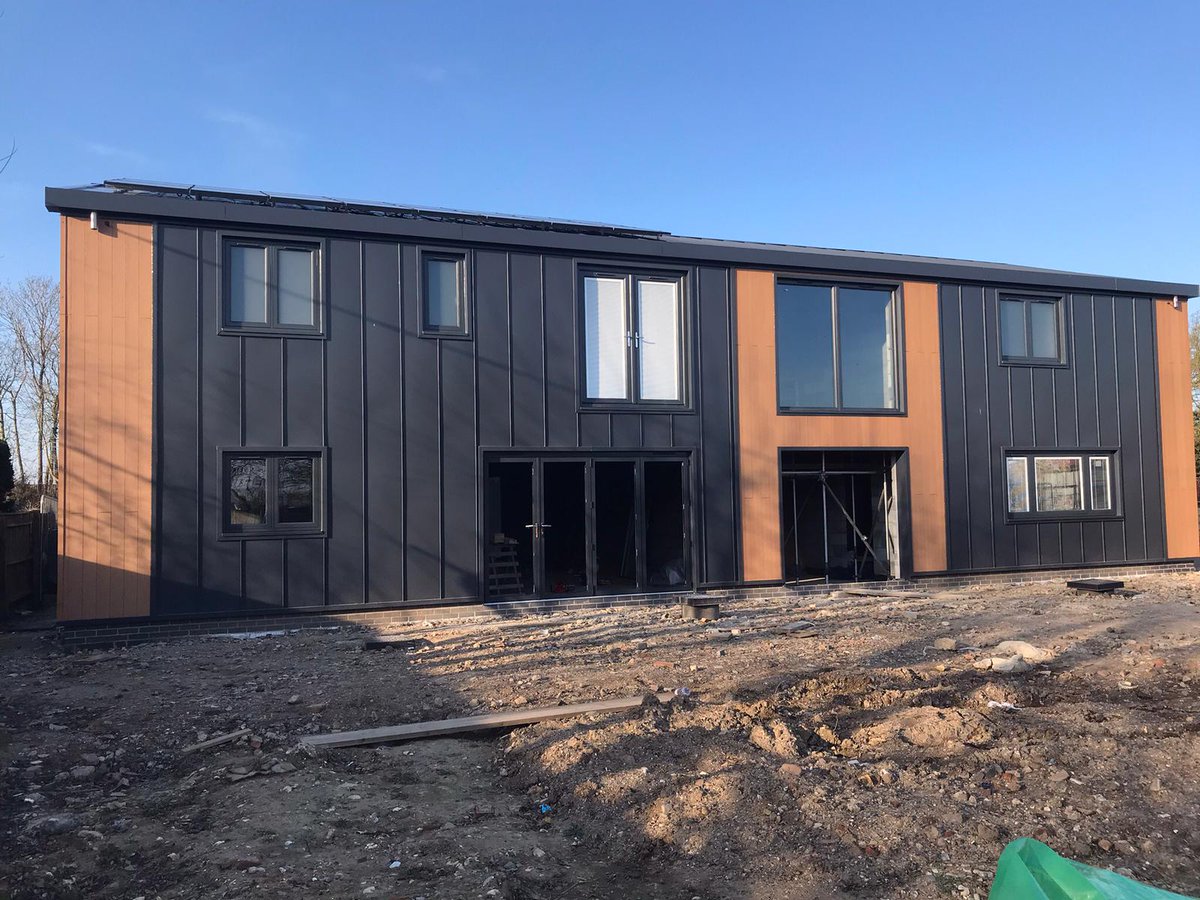 DarrynTGS's tweet photo. Nearly there...Newbuild Norfolk. @Liniarprofiles @TruFrame @KingswoodAlu @blindsnglass https://t.co/cQCgevhkdI