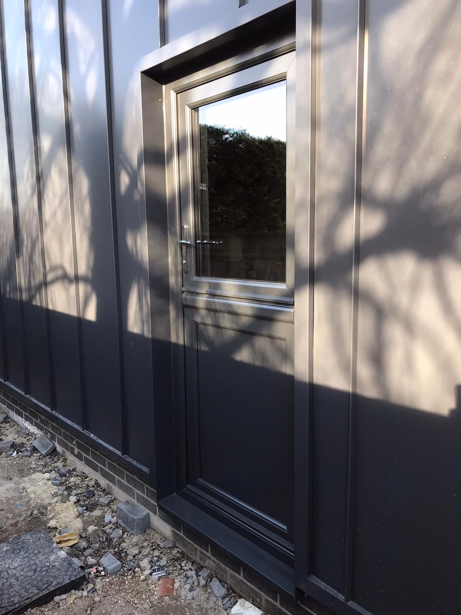 DarrynTGS's tweet photo. Nearly there...Newbuild Norfolk. @Liniarprofiles @TruFrame @KingswoodAlu @blindsnglass https://t.co/cQCgevhkdI