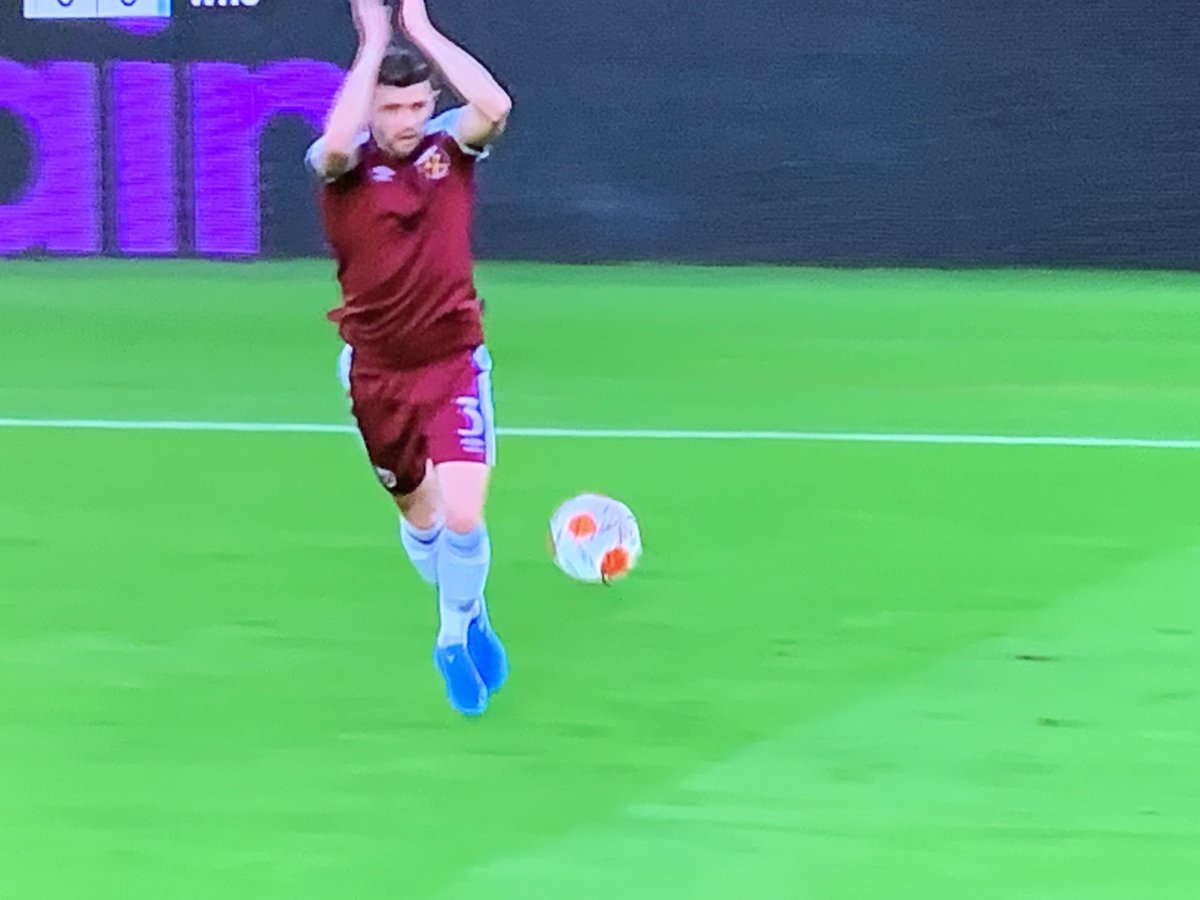 paddypower's tweet photo. Cresswell applauding a crossfield pass whilst controlling it. Get on with it pal, it’s not Soccer Aid. https://t.co/LKqAfdIPqO