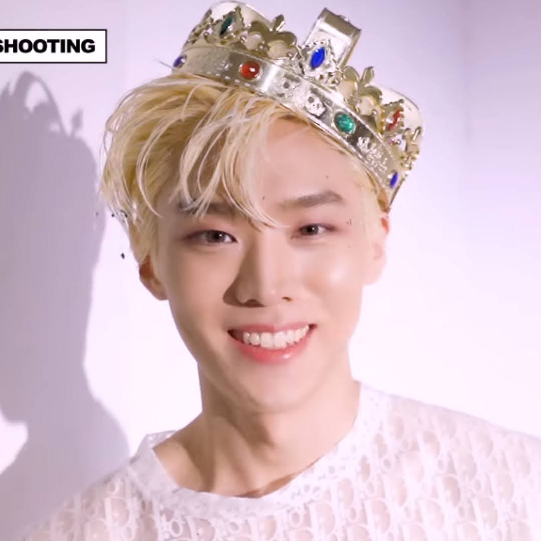 LifeDemian's tweet photo. ↝ Ep 6 - 1º temporada
Nesse ep Demi relatou que ao debutar disse aos staffs que não gostaria de usar maquiagens extravagantes, mas ele gostou da maquiagem que lhe fizeram para KARMA
#HAPPY_DEMIAN_DAY #Demian2ndDebutAnniversary #2YearsWithDemian #DEMIAN #데미안 https://t.co/pz12MHeptT