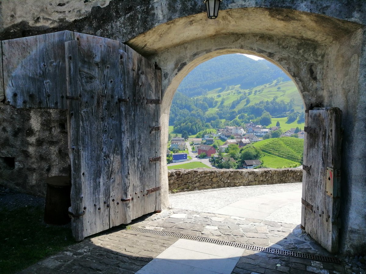 rincones_y's tweet photo. Castillo de Gutenberg - Balzers~Liechtenstein🇱🇮
#liechtenstein #balzers #gutenbergcastle #burgguttenberg #liechtenstein🇱🇮 #castillos #europa https://t.co/OZ5fTxVtYt