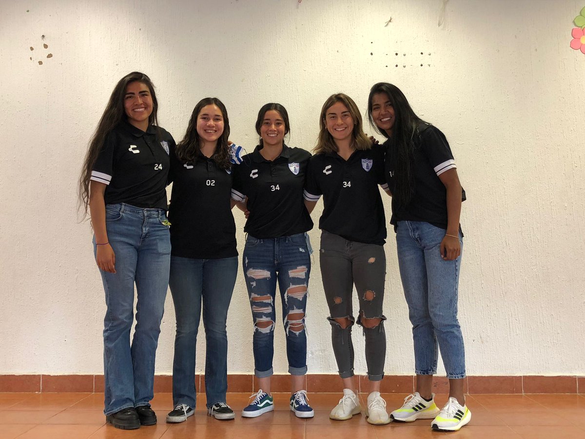 Agradecemos el invaluable apoyo del <a href="/VoluntariadoSSH/">VoluntariadoSaludHgo</a> al gestionar y hacer posible que integrantes del equipo <a href="/TuzosFemenil/">Club de Futbol Pachuca Femenil</a> acudiera, en el marco del Día de la Mujer, a dar una platica motivacional que será de gran valor en la vida de las residentes de la Casa de la Niña.