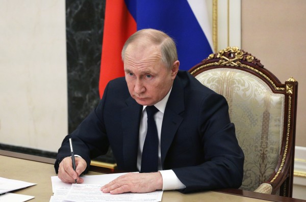 Vladimir Putin discussed with the Government a package of measures to minimise the consequences of sanctions for the Russian economy cutt.ly/yAGiWqB