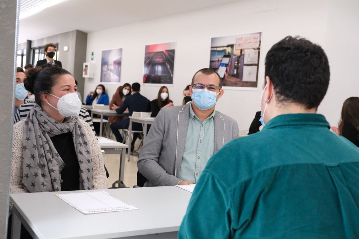 seresco's tweet photo. ☺️ Muy fructífera nuestra sesión de #SpeedRecruiting del #ForoXXII @forodeemprego organizado por @EETelecoVigo @EETelecoVigo @eME_Vigo ¡Mucho talento en @uvigo!🙂¡Enhorabuena! https://t.co/ablFAT465j