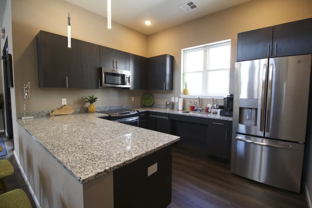 CovingtonLake's tweet photo. A sunny space is our happy place! ☀️😄 And this one couldn't be more perfect. Call for your tour and to learn more today! (502) 528-0589 https://t.co/iWZdXYEphh