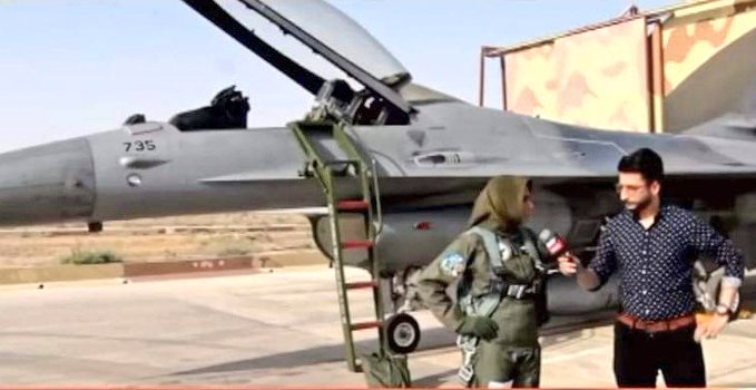 umarram73438567's tweet photo. A female pilot from Pakistan Air Force flying an ADF F-16 Fighting Falcon ...

P.C:- ARY Live https://t.co/W6cJmDzc4f