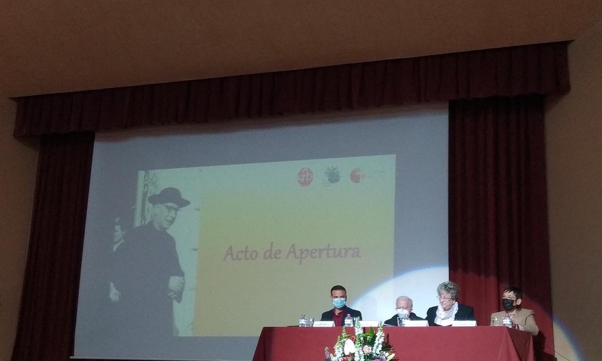Hoy hemos acompañadoal <a href="/ObrerasdelaCruz/">Obreras de la Cruz</a>  en el Acto Académico: "El apasionante Camino del Amor: Vicente Garrido Pastor, sembrador de Cristo e impulsor del laicado femenino", con motivo del Centenario de la Ordenación Sacerdotal de D.Vicente Garrido <a href="/cole_sagrada/">Colegio Sagrada Familia (Alzira)</a>,<a href="/colemariaasunta/">COLEGIO MARÍA ASUNTA</a>