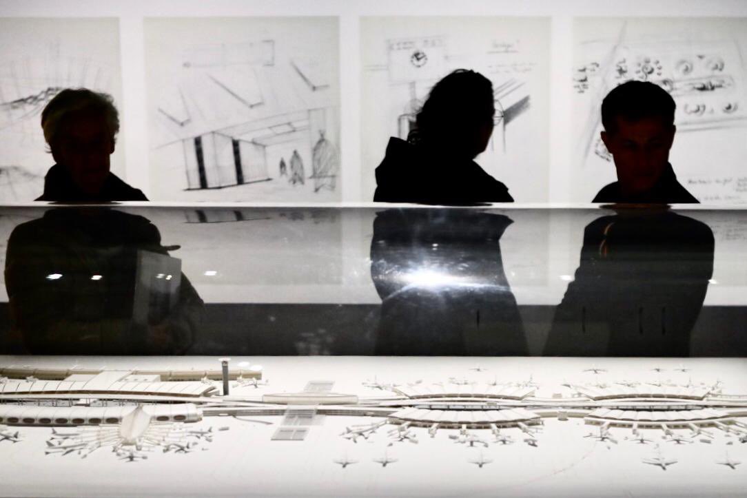 ArkwrightEdward's tweet photo. "Paul Andreu, l'architecte et l'ingénieur", le remarquable catalogue de l'exposition-hommage au @CentrePompidou à un créateur hors pair, est paru. Pour conserver chez soi un peu de cette empreinte précieuse laissée par l'auteur des emblématiques terminaux 1 et 2 de Paris-#CDG. https://t.co/cBC4gBNchn