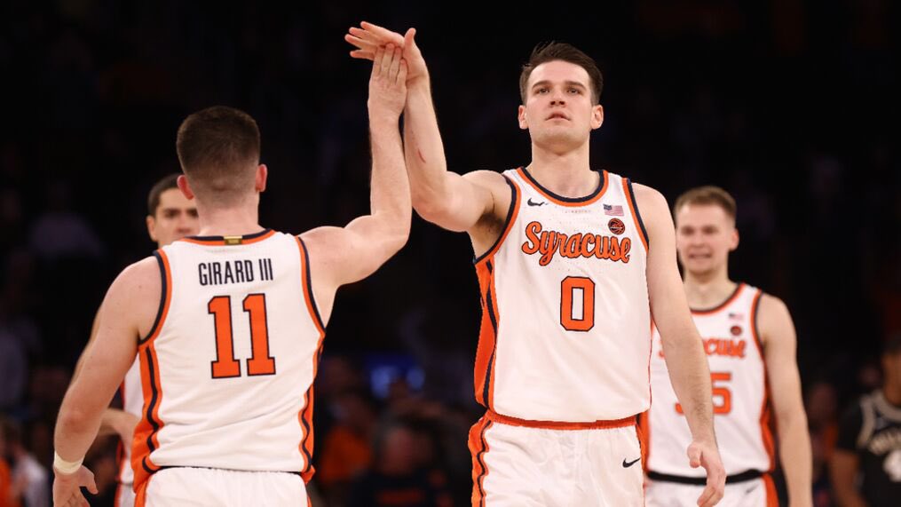 barstoolsports's tweet photo. Syracuse Splash Brothers https://t.co/IhkB62a4RF