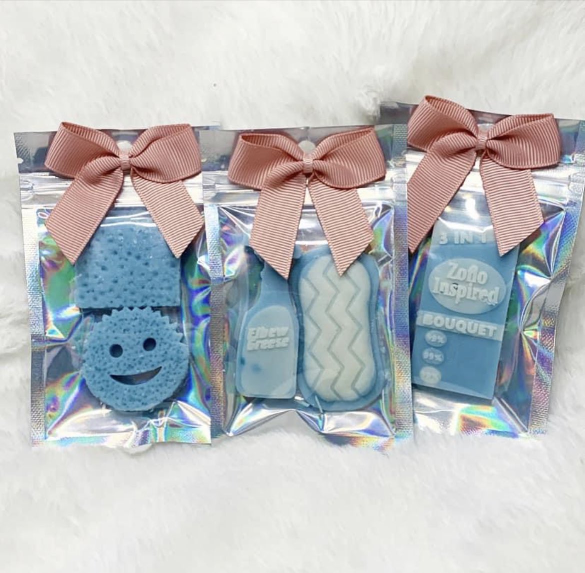 Who loves a FREEBIE!? 

Any order made today or tomorrow on our website will receive a free wax melt sample of our NEW cleaning shapes 💖

LavishSmells.com