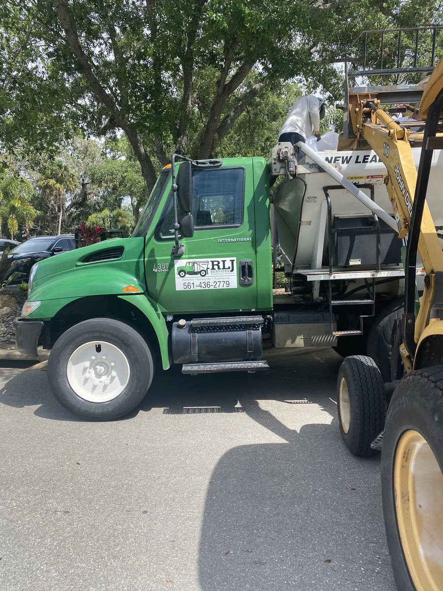 lovingturf's tweet photo. I can’t be more happy with @rljservicesinc and the job he does!! Everything is so easy. I appreciate the help Rick. #makingmoves #swfl #turflife #usehim #hesgood https://t.co/fzFXOej4vq