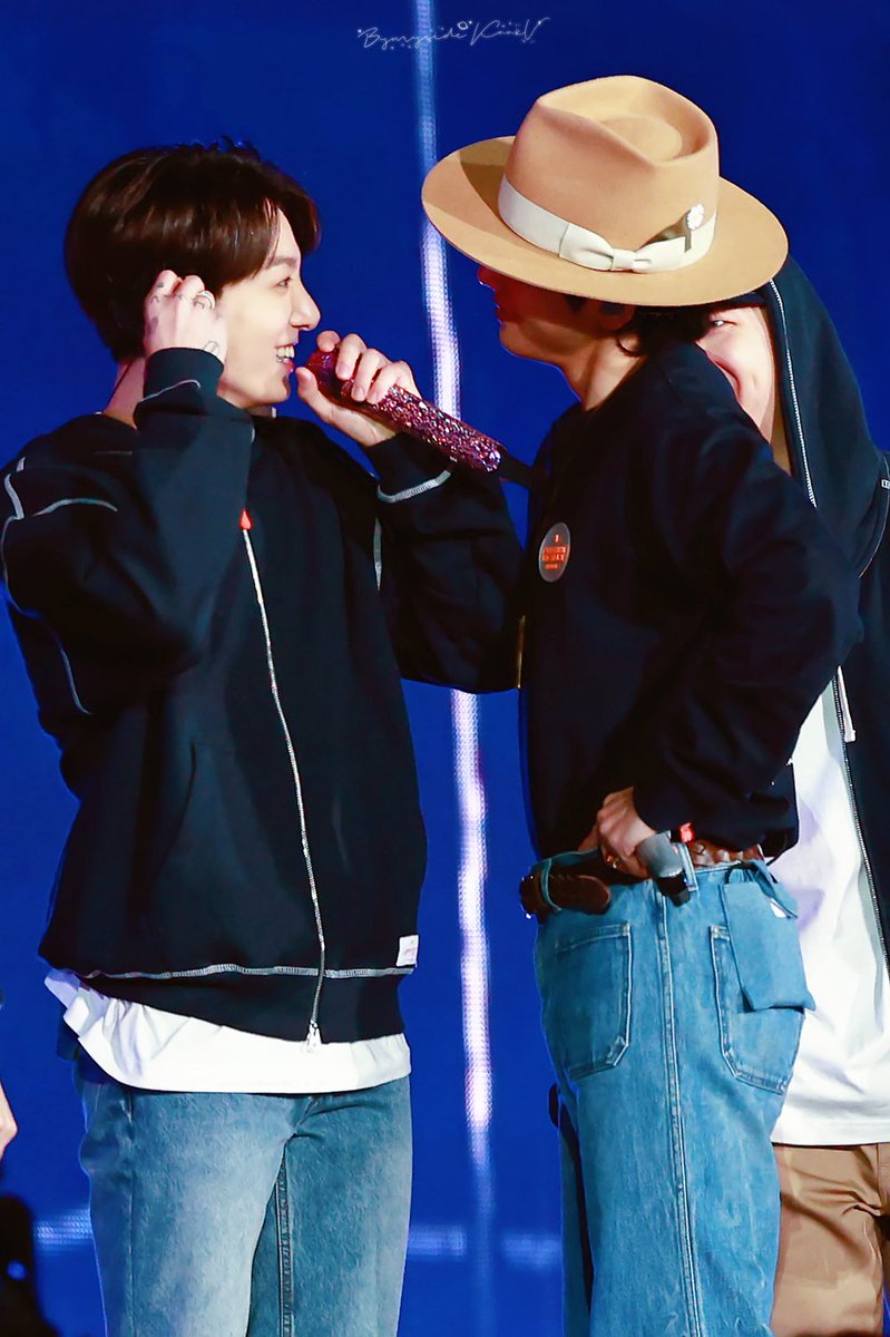 RamcKim's tweet photo. @ByMySide_KookV Thank you for this !! 😭💜💚 #taekook #kookv #vkook @BTS_twt https://t.co/ovcFluonYD