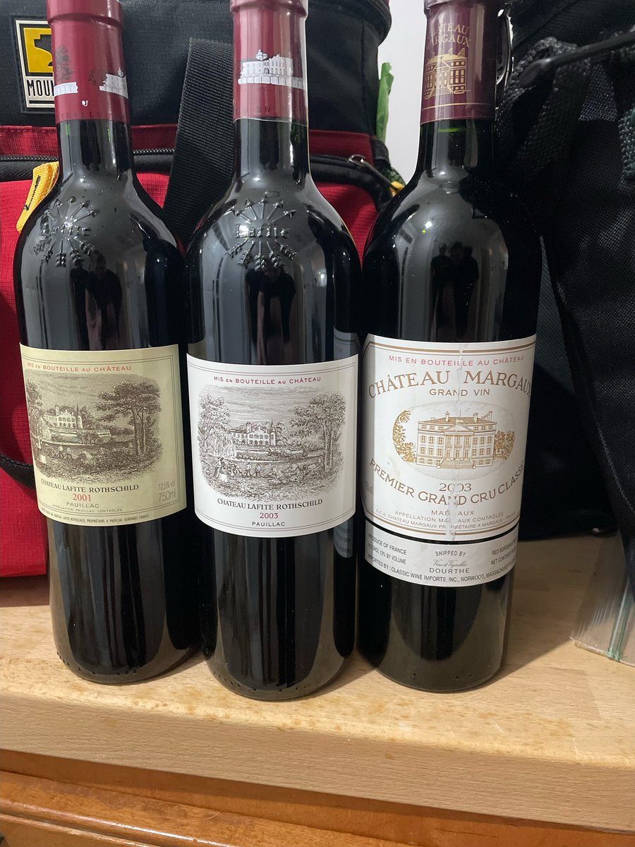 eshansen_2's tweet image. My work colleague’s 🍷 lineup for this evening- Maybe my invite was lost in the mail? @WineFolly #Bordeaux #lafite #chateaumargaux