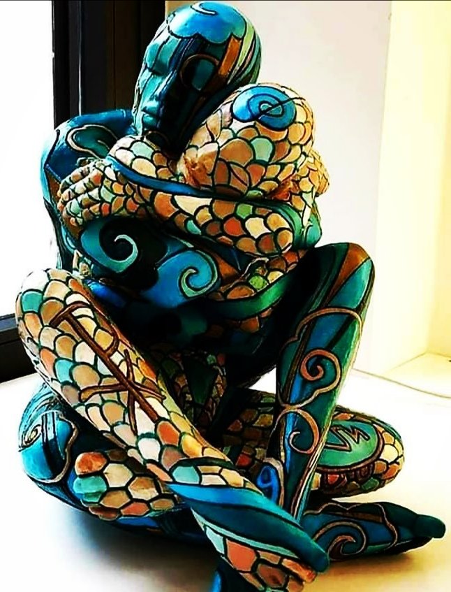 Spring202011's tweet image. 'No somos las mismas personas este año [...] ni tampoco a quienes amamos. Es una ocasión feliz si, cambiando, seguimos amando a una persona cambiada'. (W. S. Maugham)

La escultura es de Paola Epifani RABARAMA